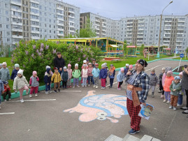 Каждый день - новый повод для веселья Каждый день - новый повод для веселья.